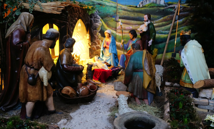 Bij de kinderviering op 2e Kerstdag mag een kijkje bij de mooie kerststal in de abdijkerk natuurlijk niet ontbreken!