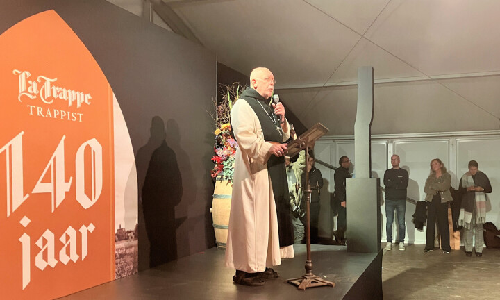 Abt Isaac opende de Avondwandeling.