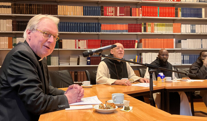 Bisschop De Korte bezoekt Abdij Koningshoeven