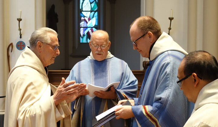 Broeder Johannes Prins (80) legt plechtige geloften af 