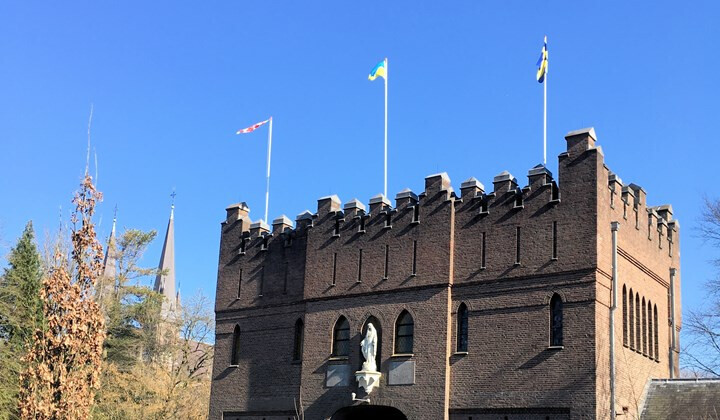 Koningshoeven bekent kleur